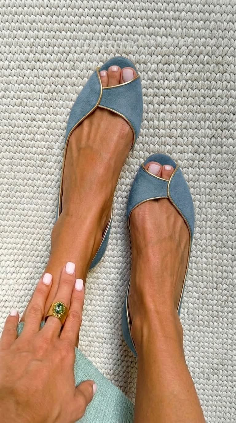 Inah | D'Orsay Ballerinas in Suede with Open Toe in Beige and Gold