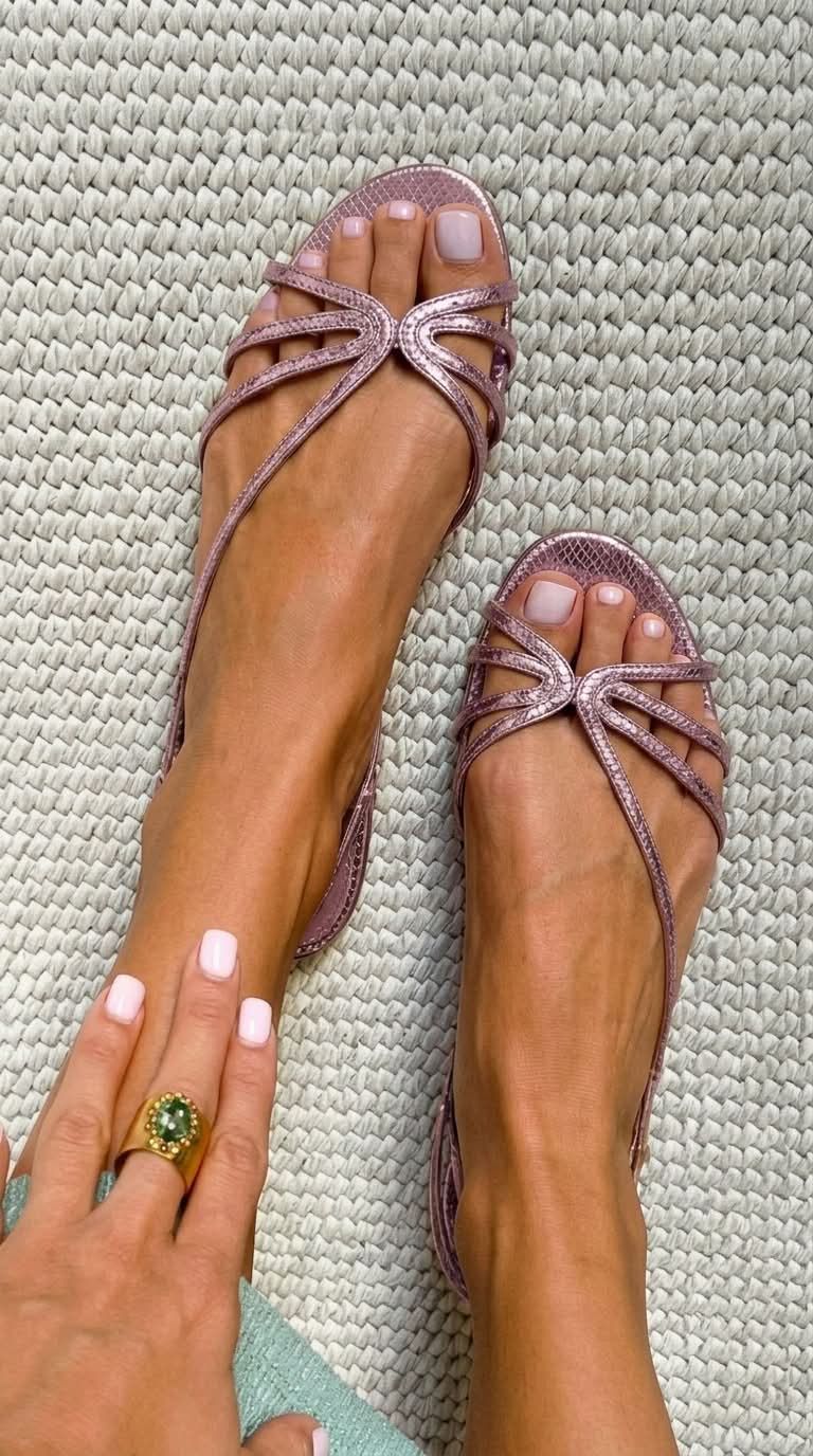 Elliana | Sandals with Straps in Metallic Look