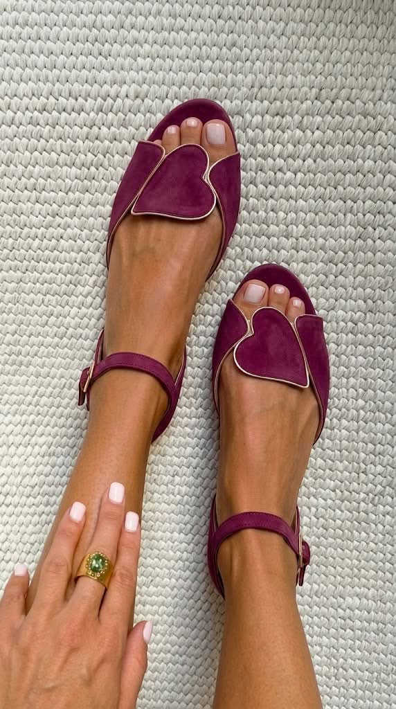 Camille | Pink sandals with open toe, ankle strap, and heart motif