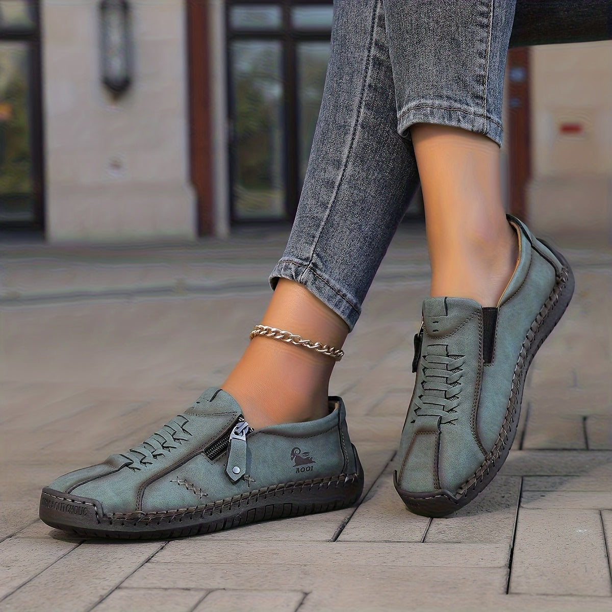 Katherine | Elegant Comfort with a Practical Zipper