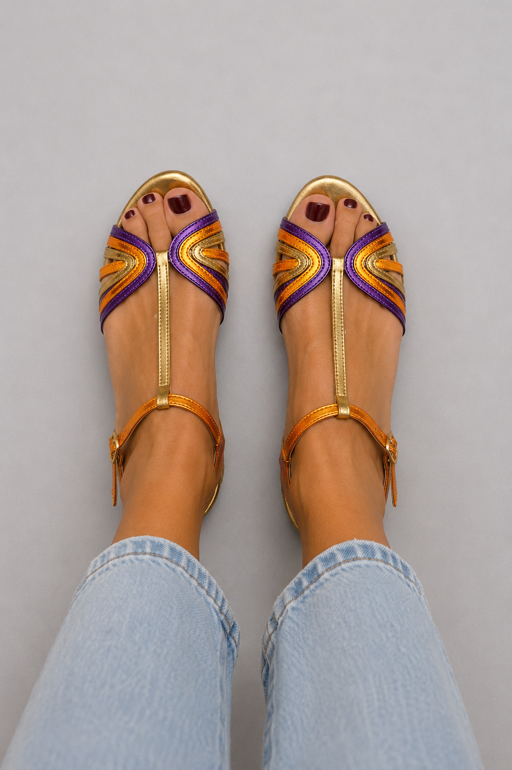 Grace | Gold-colored sandals with buckle and multicolored strap