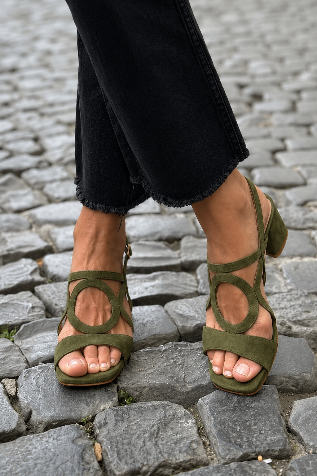 Yana | Sandals with Square Toe and Round Cutout