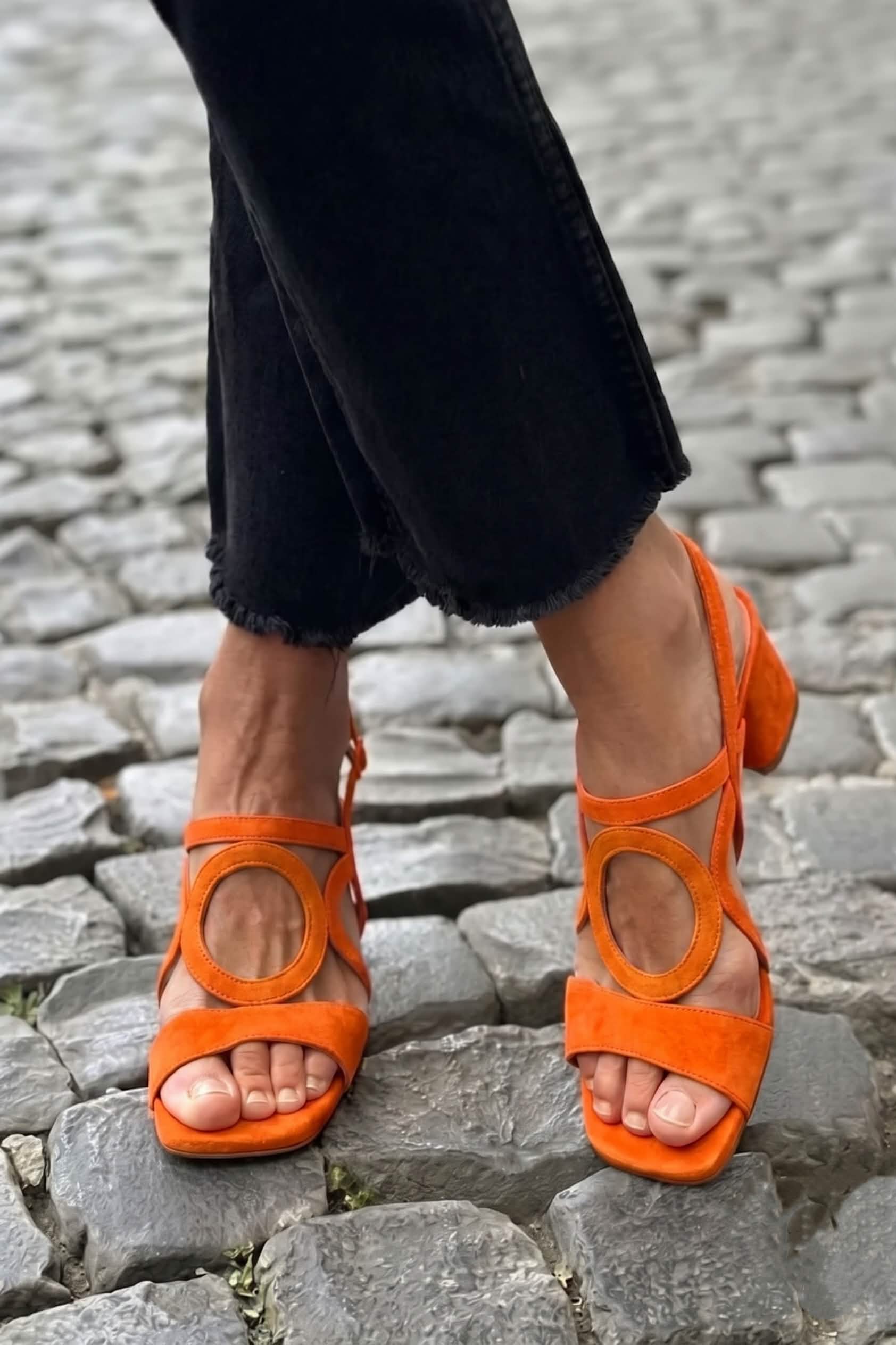 Yana | Sandals with Square Toe and Round Cutout