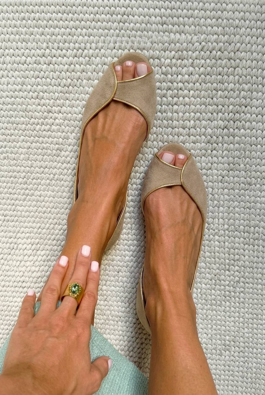 Inah | D'Orsay Ballerinas in Suede with Open Toe in Beige and Gold
