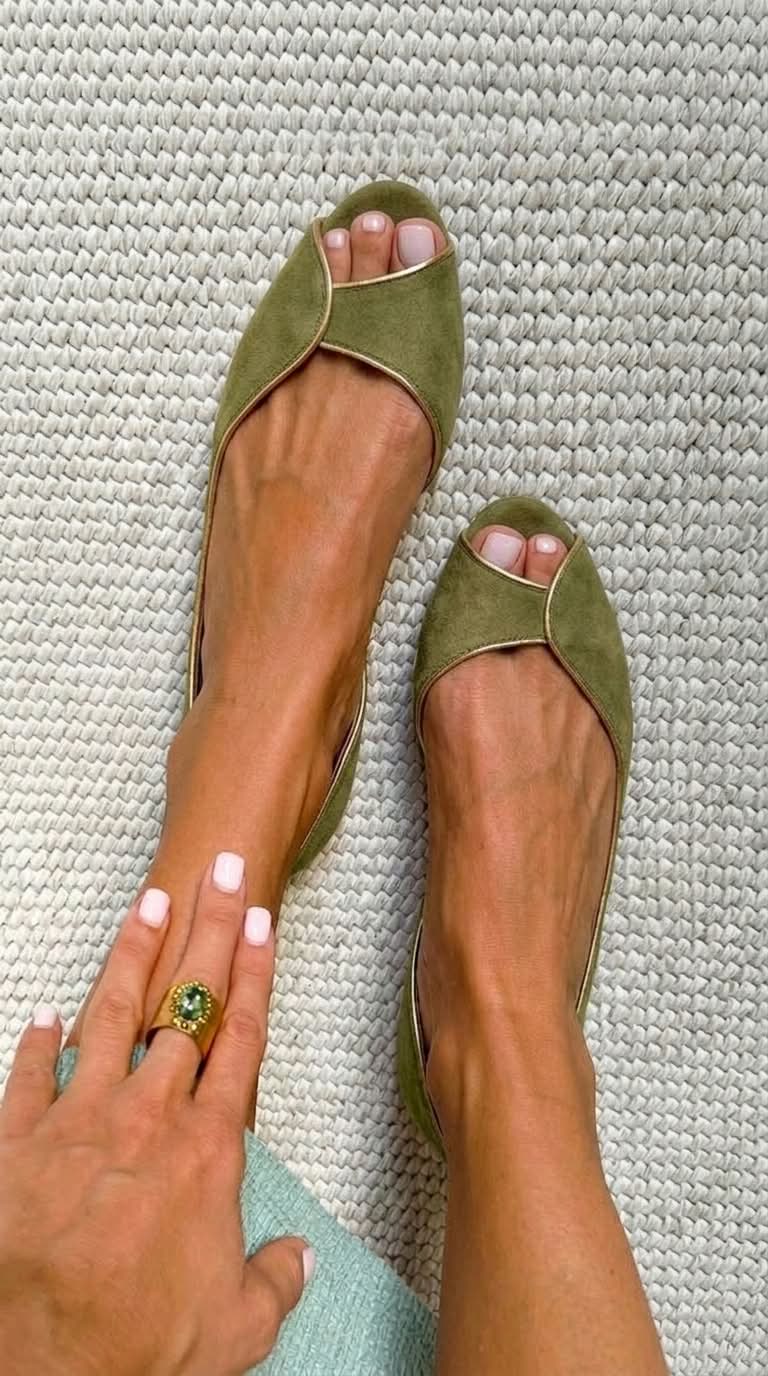Inah | D'Orsay Ballerinas in Suede with Open Toe in Beige and Gold